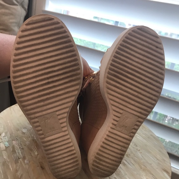 💞 Light pink & Gold G’s 💞 - Picture 6 of 8